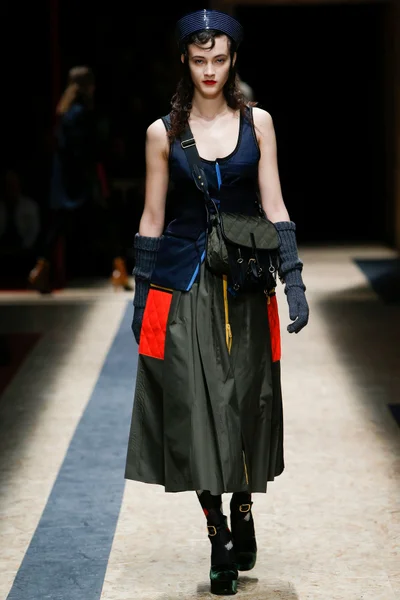 Look 28